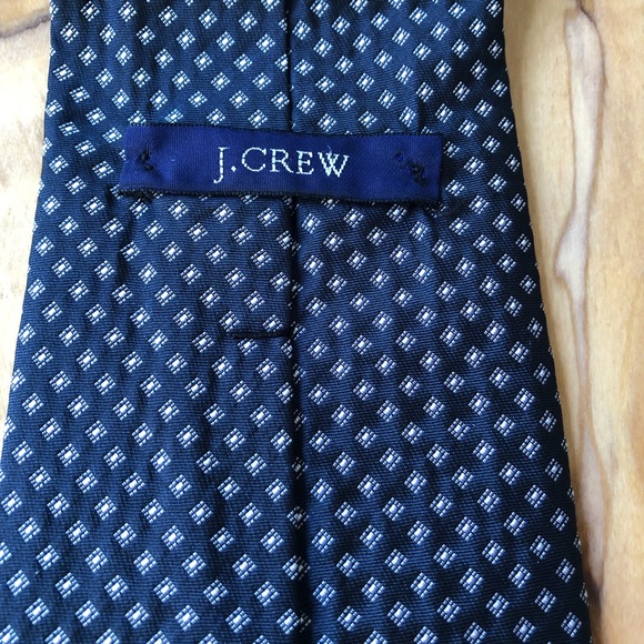 J. Crew men’s Dark Grey Necktie - Picture 3 of 3